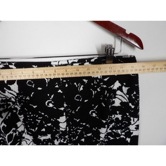 Talbots Black White Floral Stretch Back Slit Business Pencil Skirt | size 8 - Picture 5 of 9